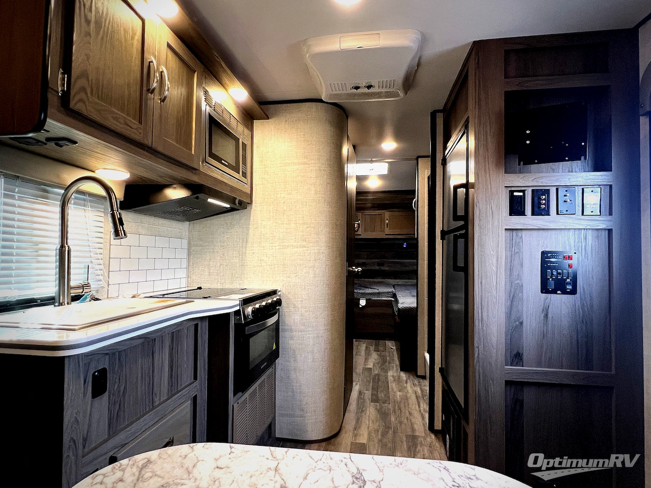 2023 Gulf Stream Vista Cruiser 19TWD Photo 4