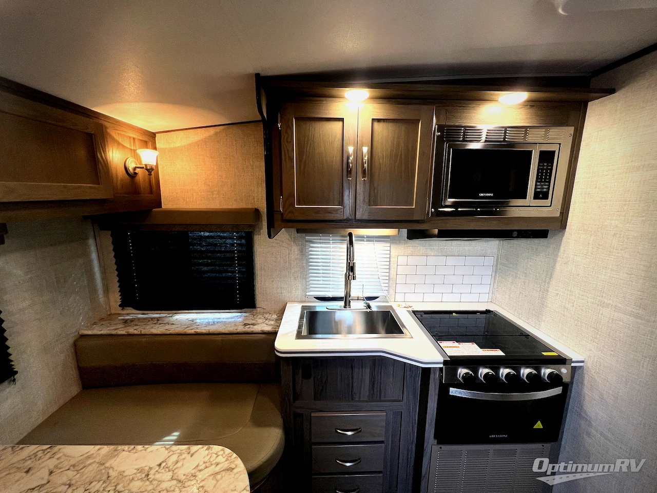 2023 Gulf Stream Vista Cruiser 19TWD Photo 6