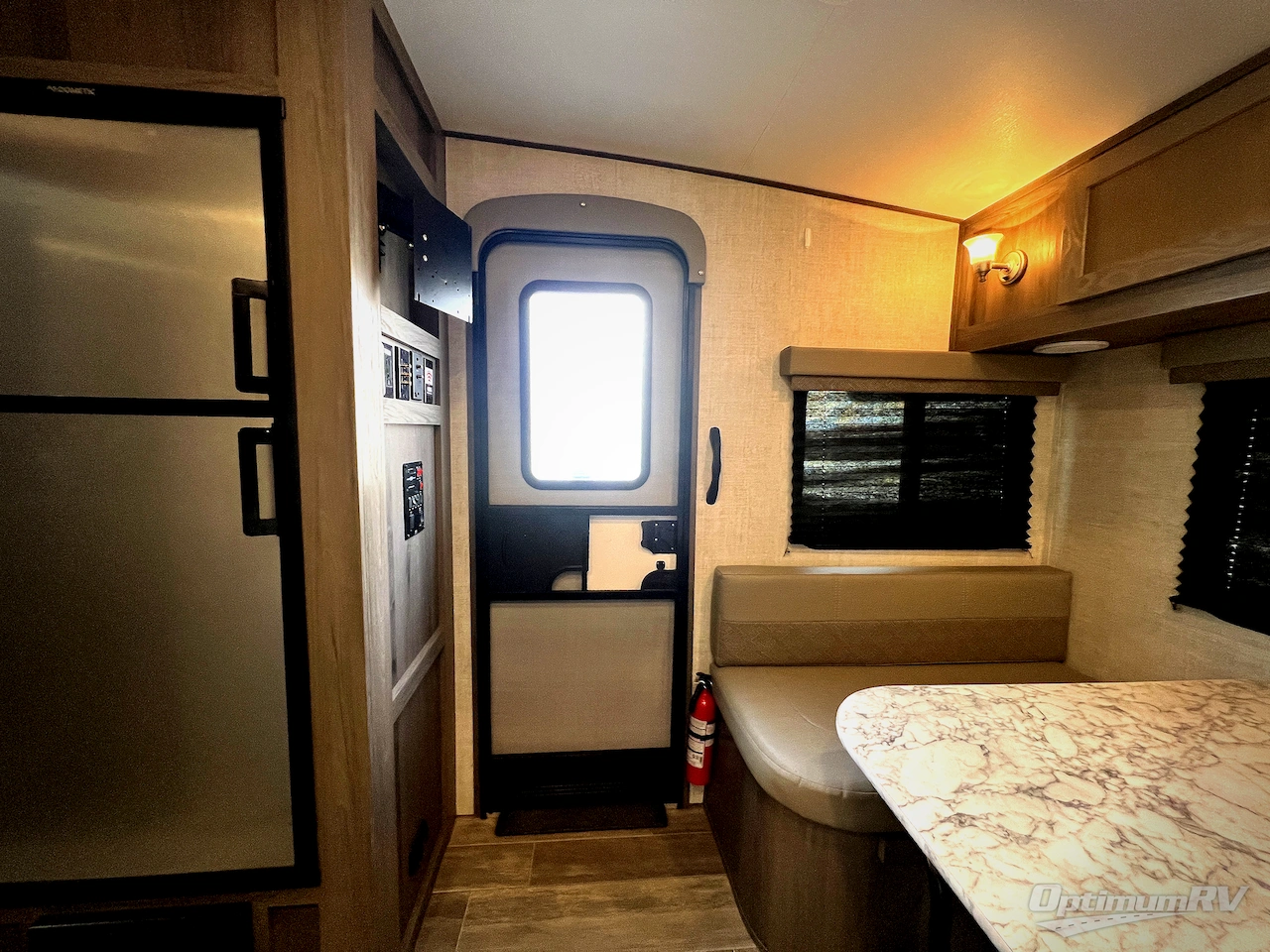 2023 Gulf Stream Vista Cruiser 19TWD Photo 8
