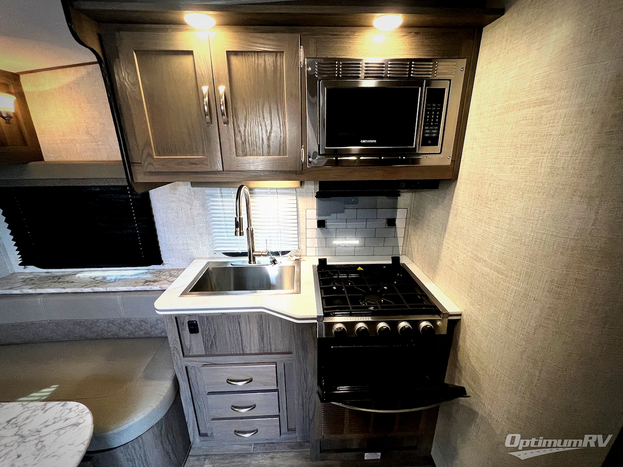 2023 Gulf Stream Vista Cruiser 19TWD Photo 9