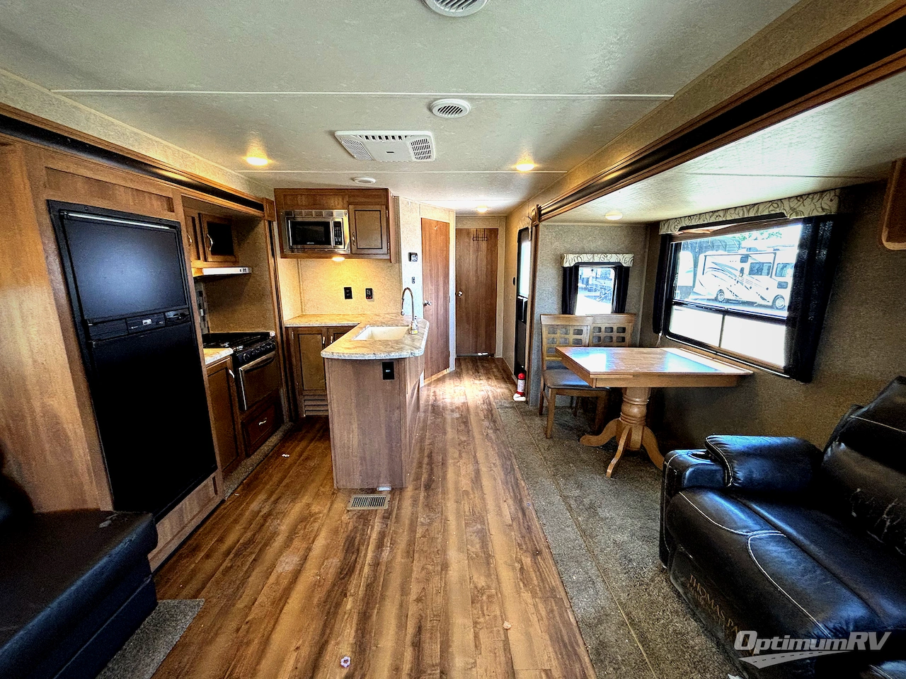 2017 Coachmen Catalina Legacy 333RETS Photo 4