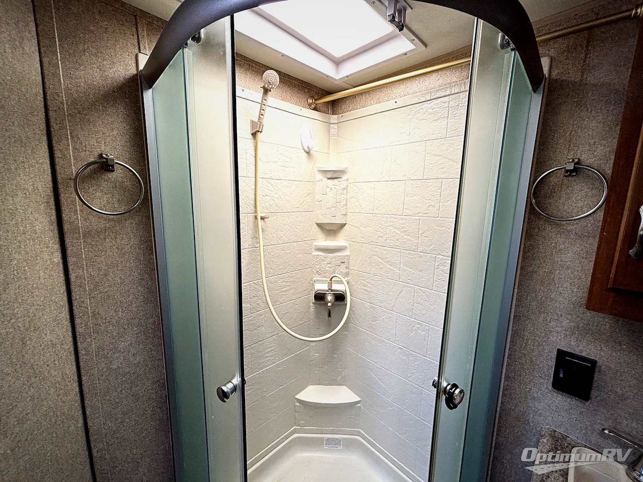 2017 Coachmen Catalina Legacy 333RETS Photo 10