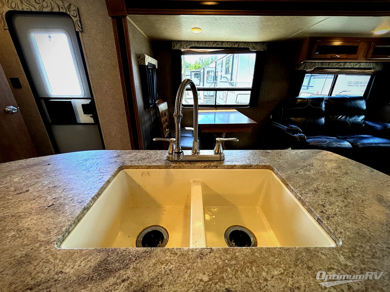 2017 Coachmen Catalina Legacy 333RETS Photo 16