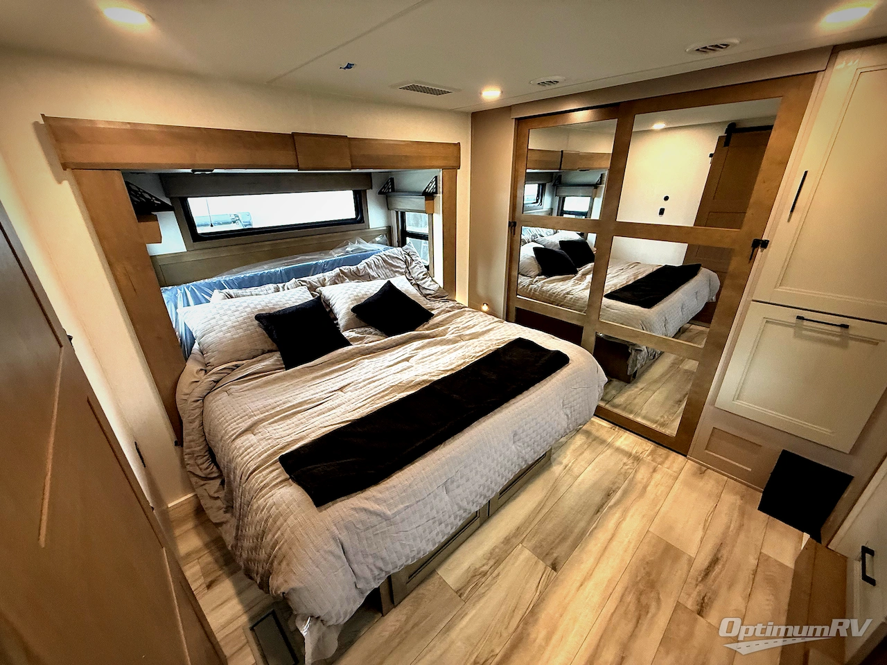 2026 KZ Durango Gold 393MKF Photo 16