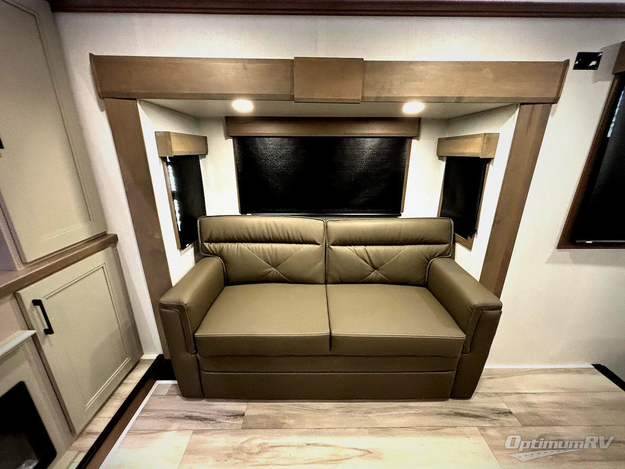 2026 KZ Durango Gold G388FLS Photo 9