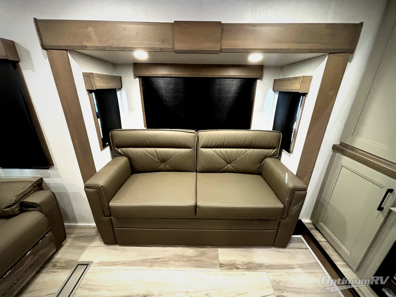 2026 KZ Durango Gold G388FLS Photo 11