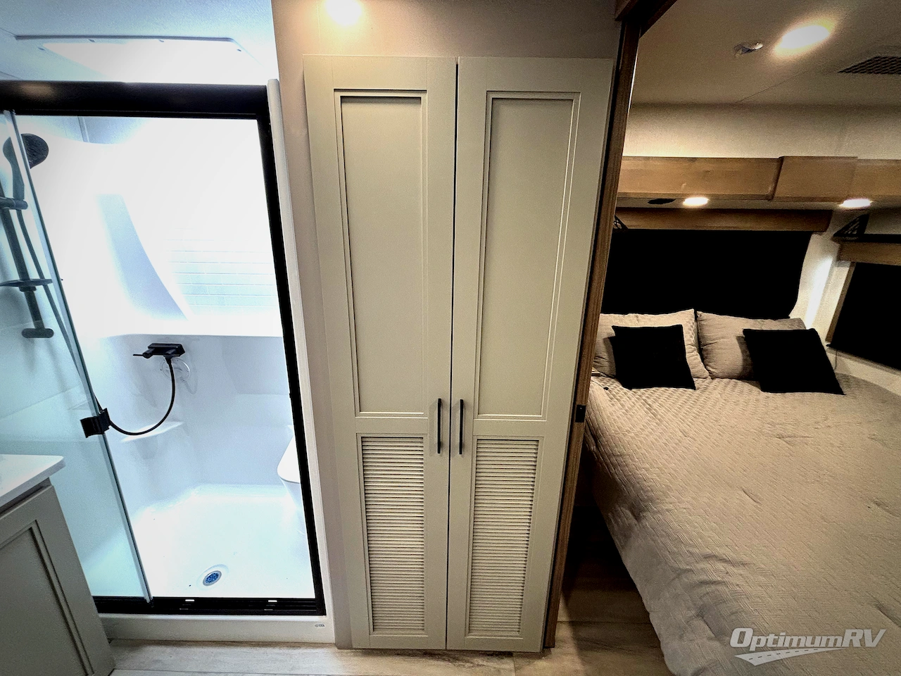 2026 KZ Durango Gold G388FLS Photo 23