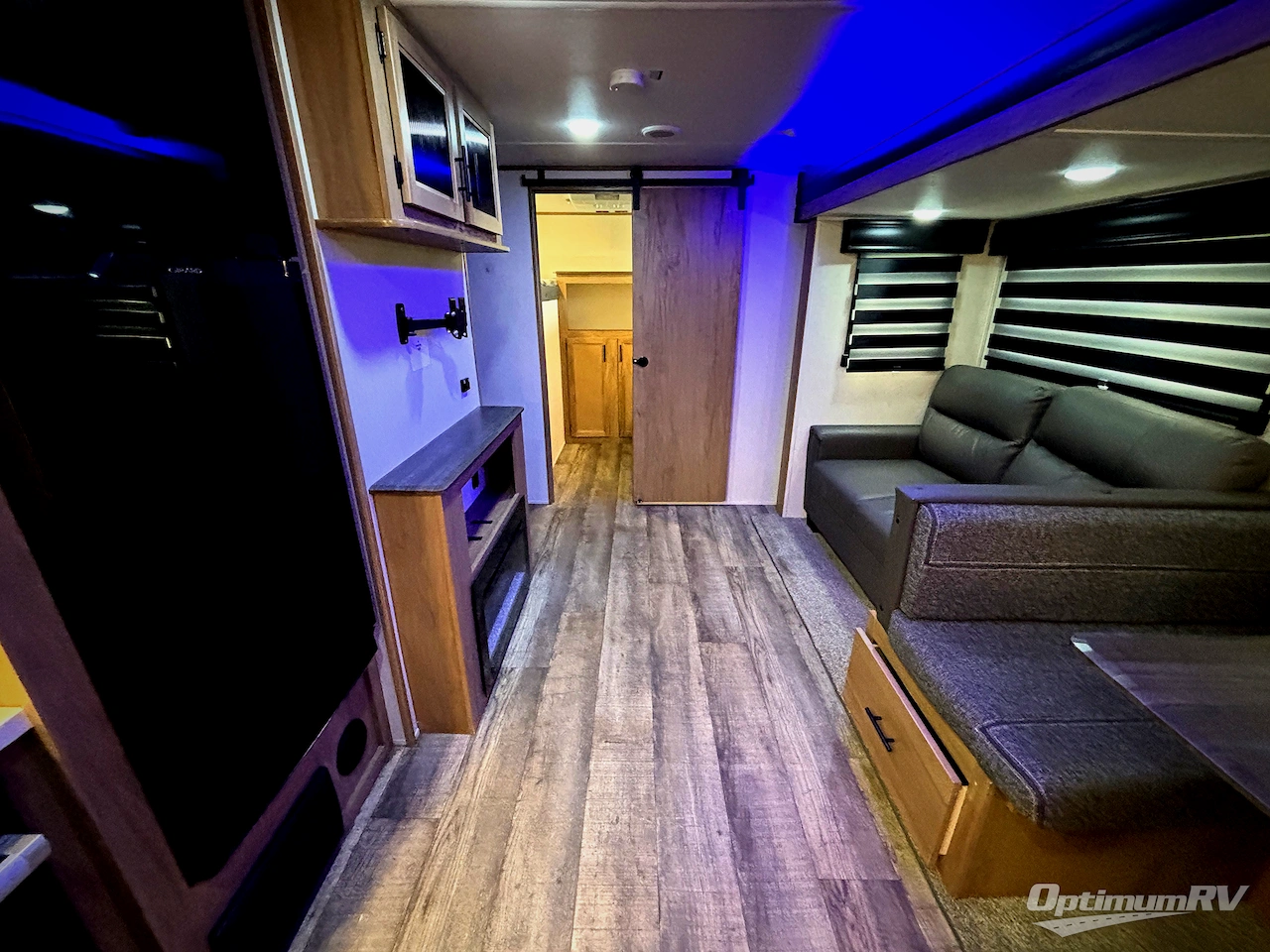 2023 Forest River Cherokee Alpha Wolf 30DBH-L Photo 4