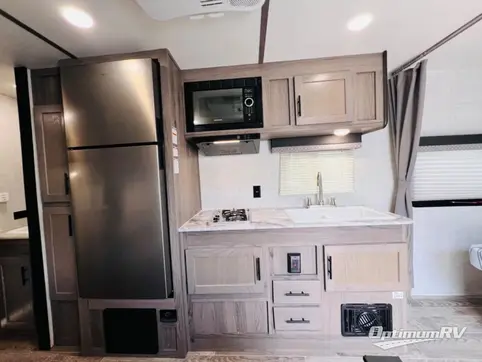 2022 Gulf Stream Kingsport Ultra Lite 248BH RV Photo 3