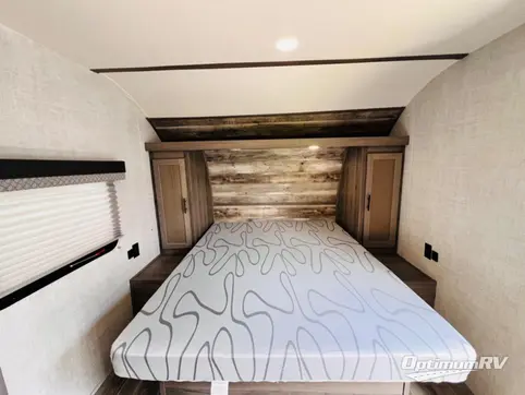 2022 Gulf Stream Kingsport Ultra Lite 248BH RV Photo 4