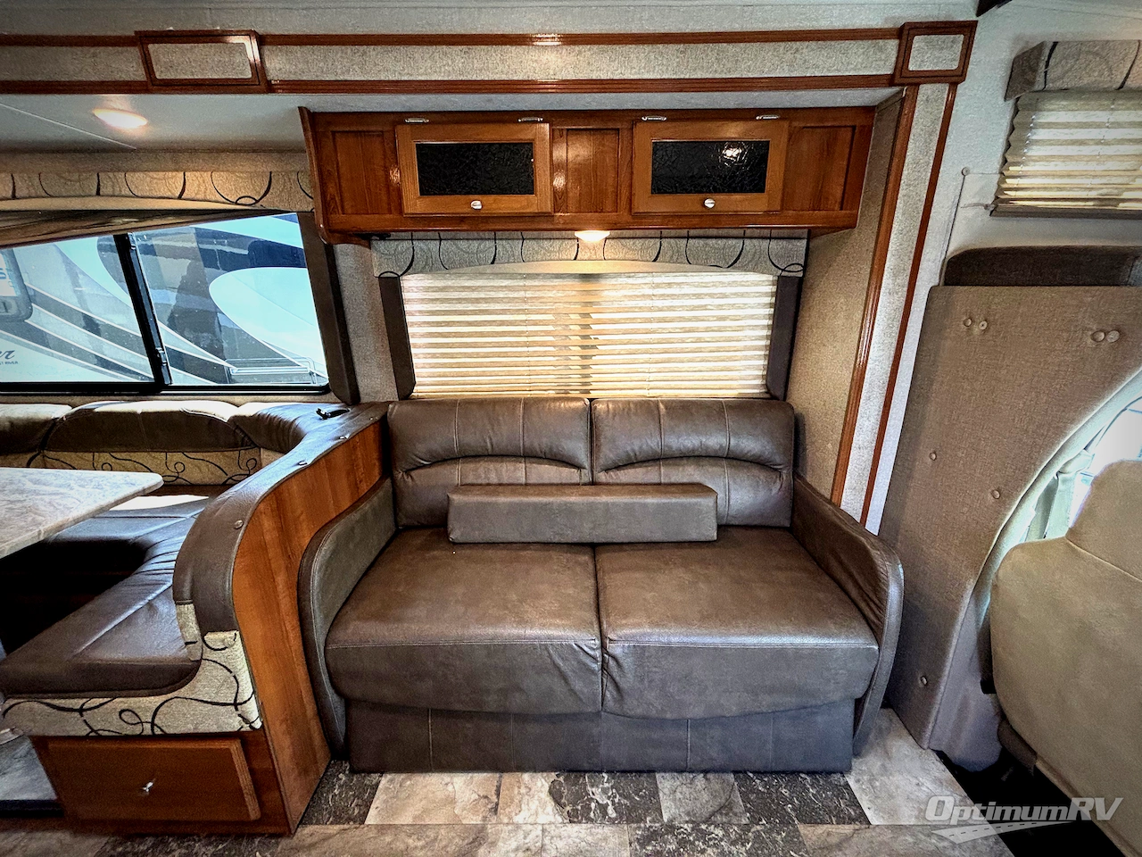 2019 Coachmen Leprechaun 319MB Ford 450 Photo 7
