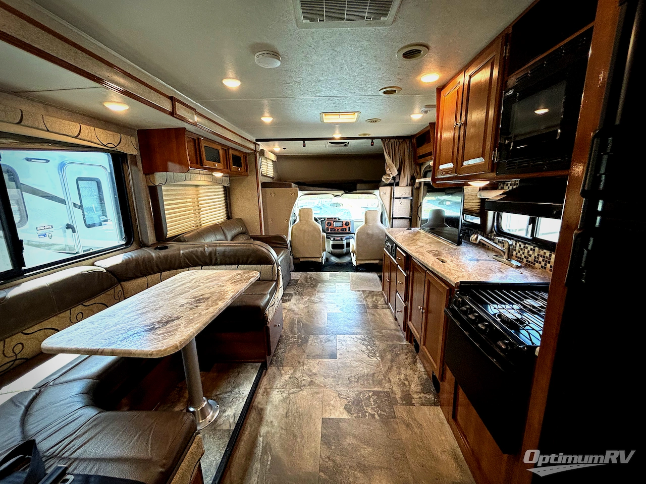 2019 Coachmen Leprechaun 319MB Ford 450 Photo 9