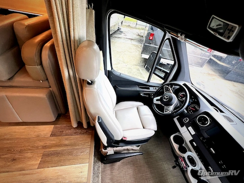 2020 Thor Tiburon Sprinter 24FB RV Photo 2