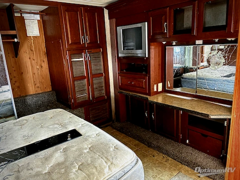 2007 Mandalay Luxury Division Mandalay Class A 40E RV Photo 4
