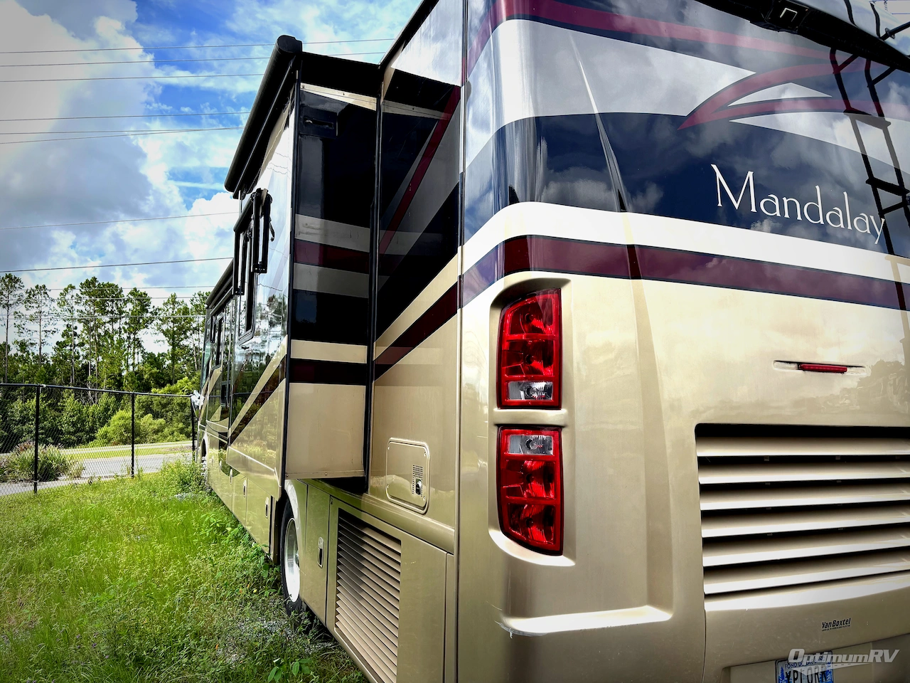 2007 Mandalay Luxury Division Mandalay Class A 40E Photo 4