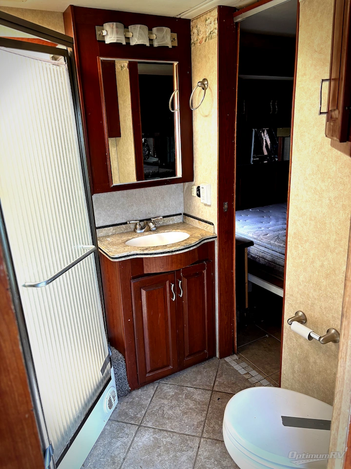 2007 Mandalay Luxury Division Mandalay Class A 40E Photo 9