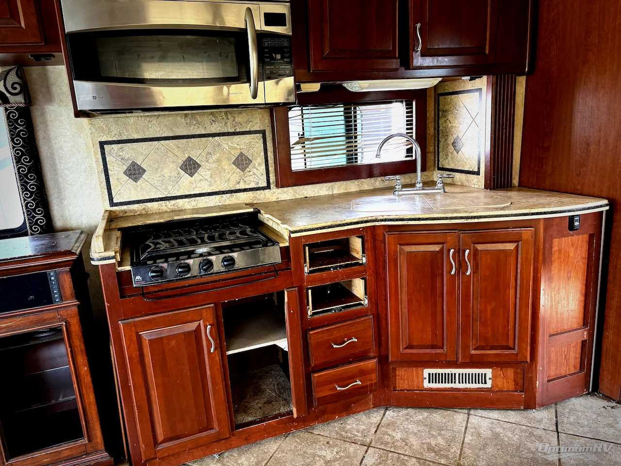 2007 Mandalay Luxury Division Mandalay Class A 40E Photo 17