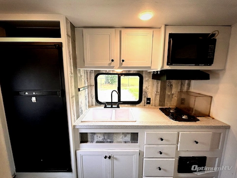 2018 Dutchmen Coleman Light LX 1605FB RV Photo 3