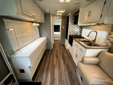 2005 Coachmen Mirada 300QB RV Photo 2