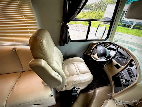 2005 Coachmen Mirada 300QB RV Photo 3