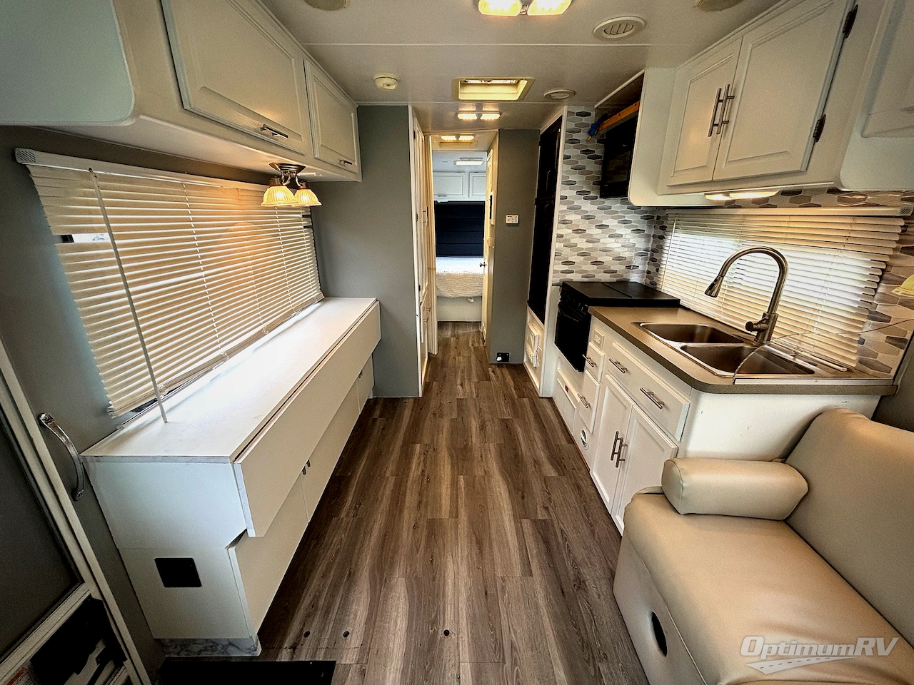 2005 Coachmen Mirada 300QB Photo 4