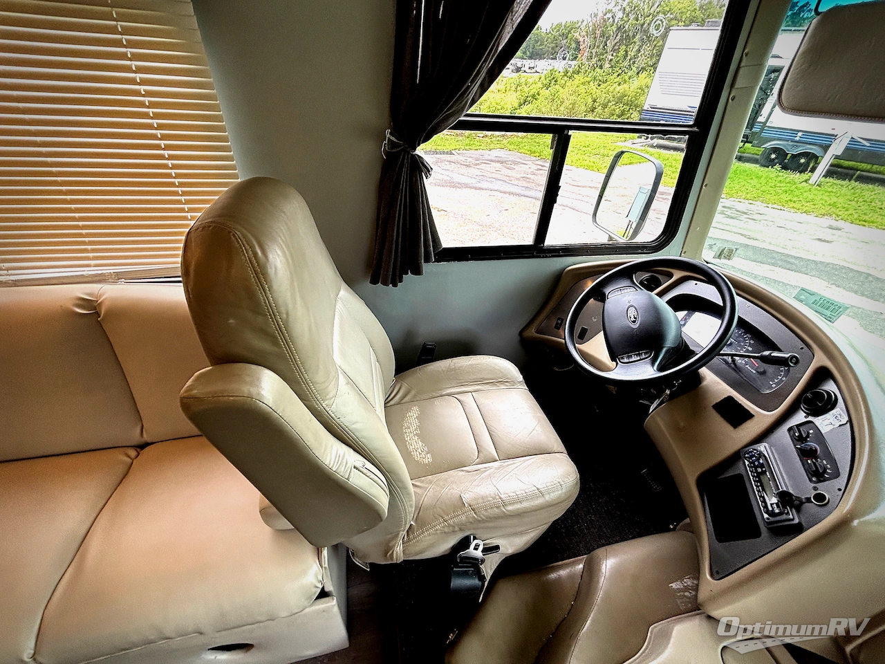 2005 Coachmen Mirada 300QB Photo 7