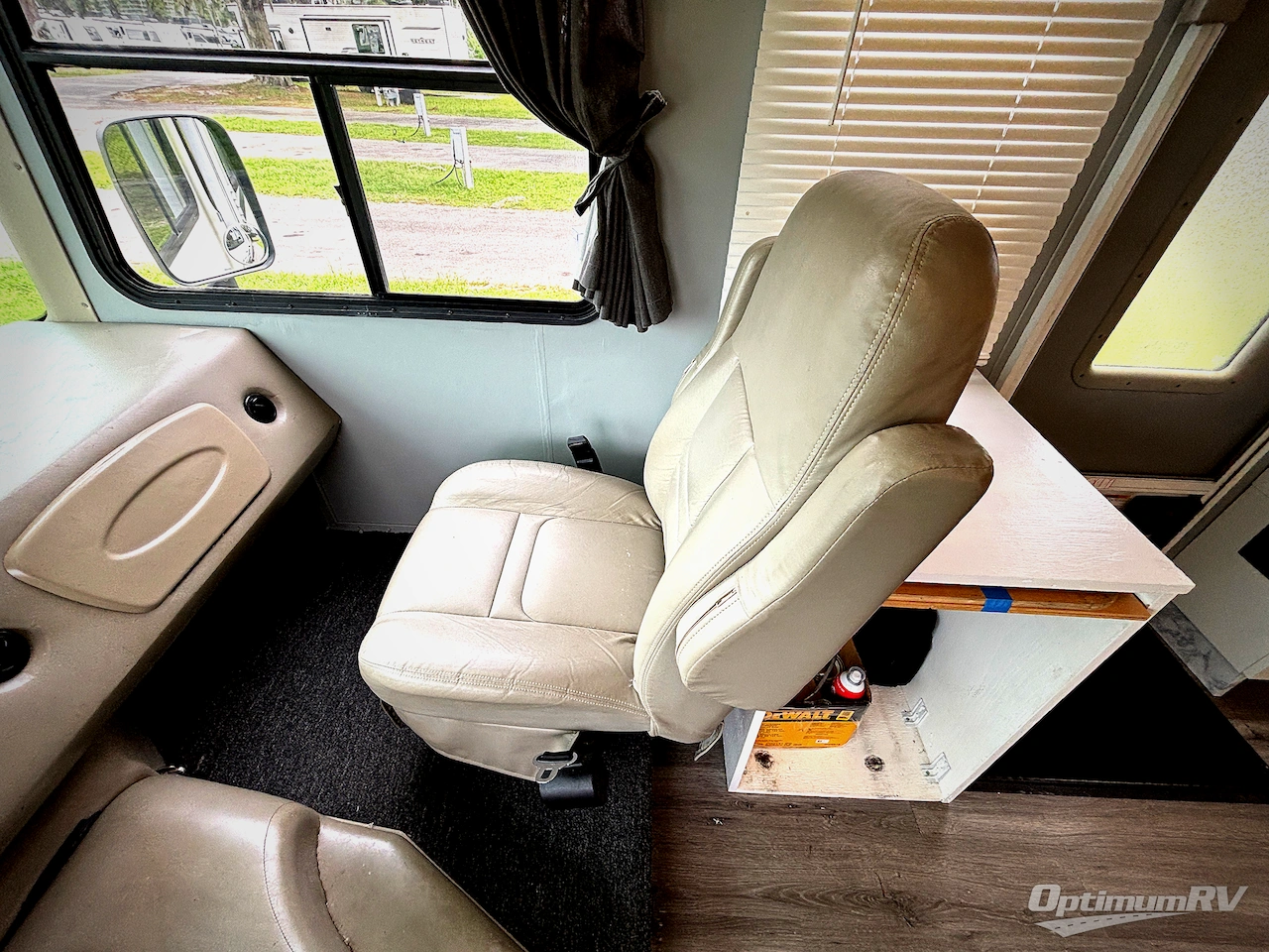 2005 Coachmen Mirada 300QB Photo 9