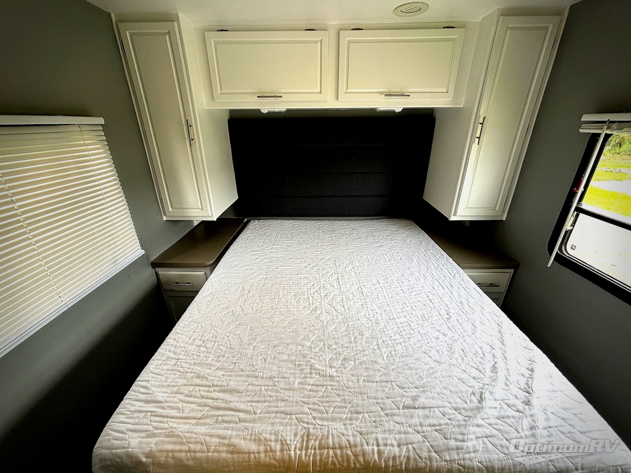2005 Coachmen Mirada 300QB Photo 16