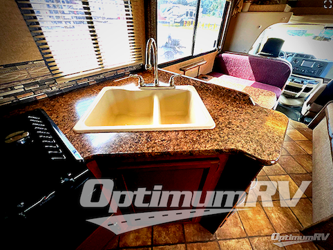 2014 Thor Chateau 26A RV Photo 3