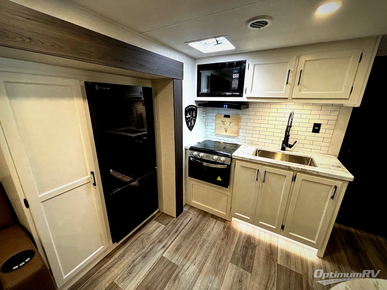 2026 Venture Stratus SR302VBH Photo 6