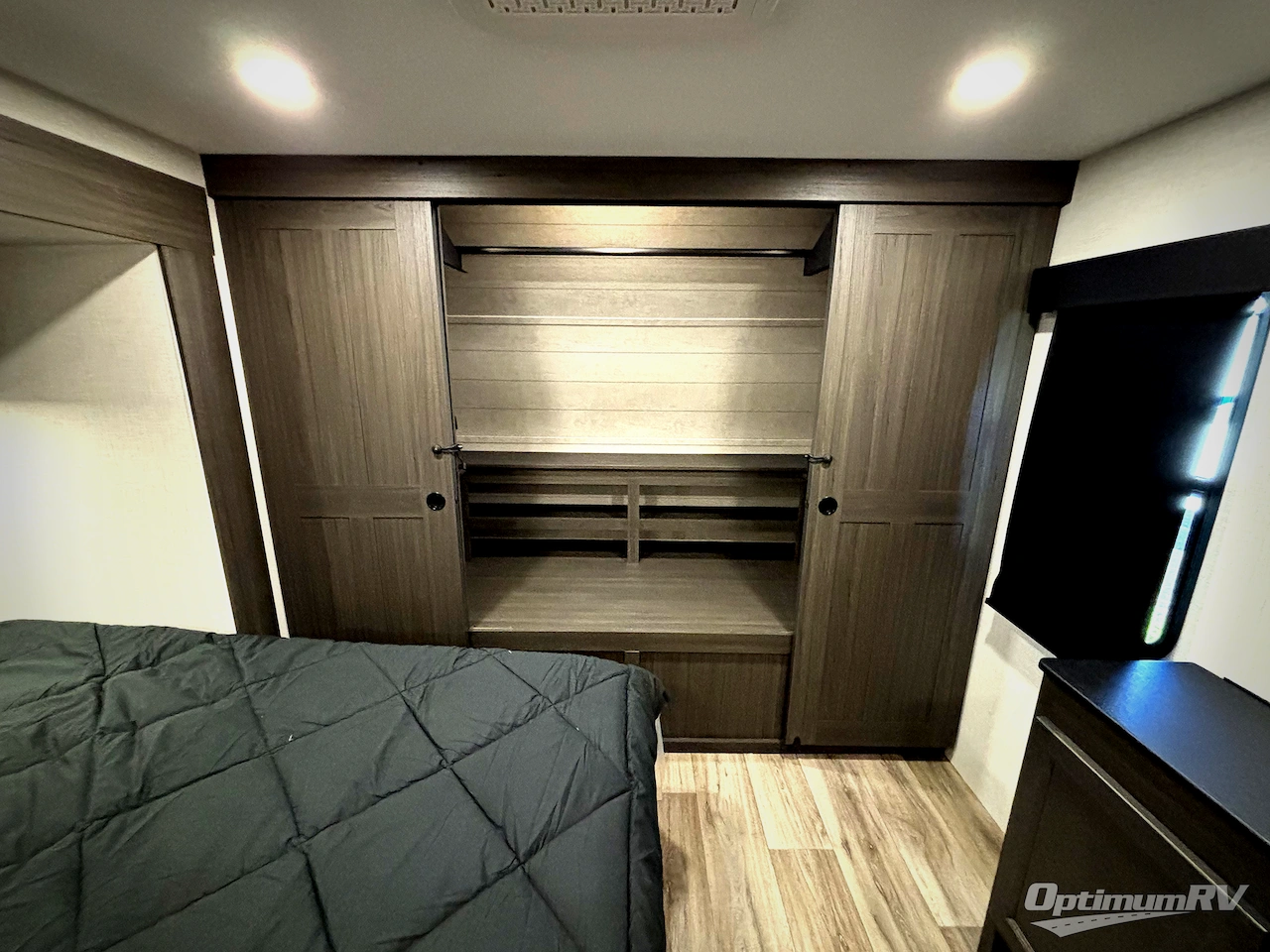 2026 Venture Stratus SR302VBH Photo 9