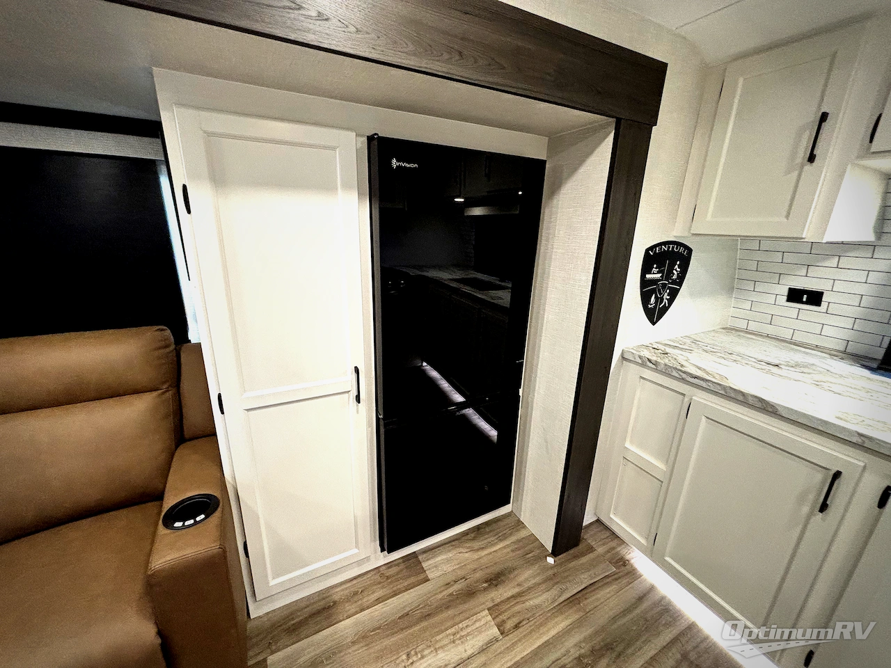 2026 Venture Stratus SR262VFK Photo 9