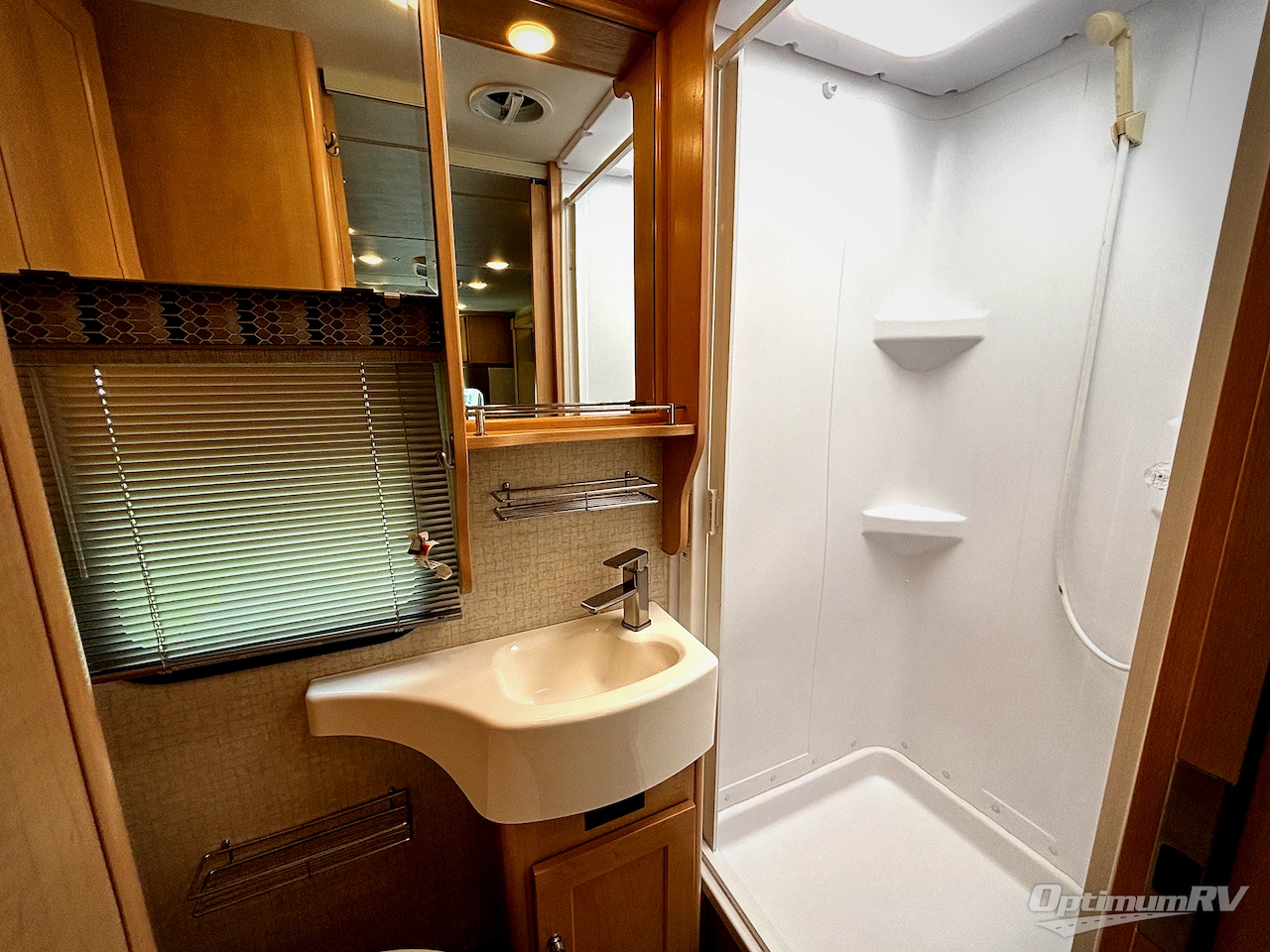 2018 Winnebago Fuse 23A Photo 18