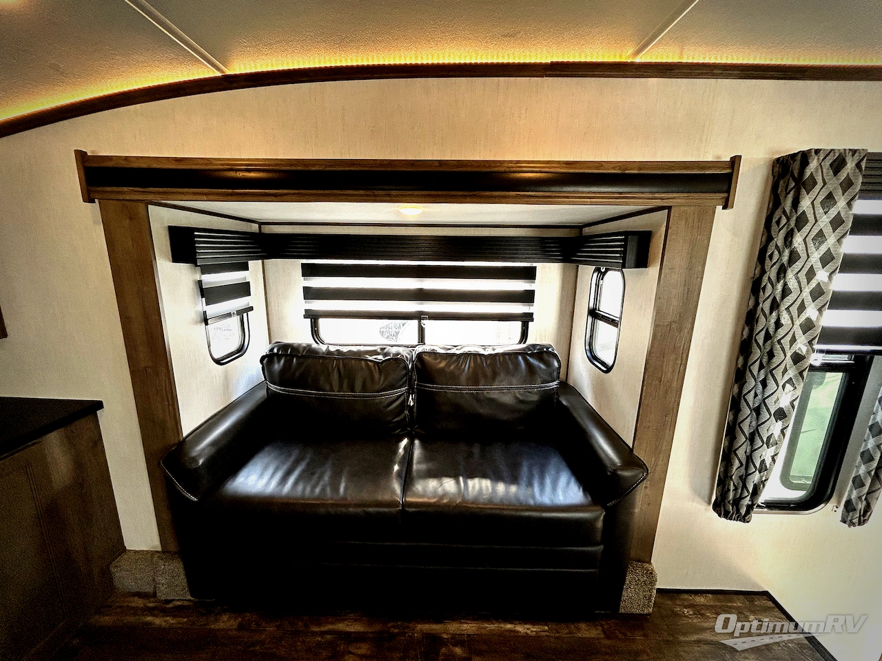 2022 Forest River Sabre 37FLH Photo 8