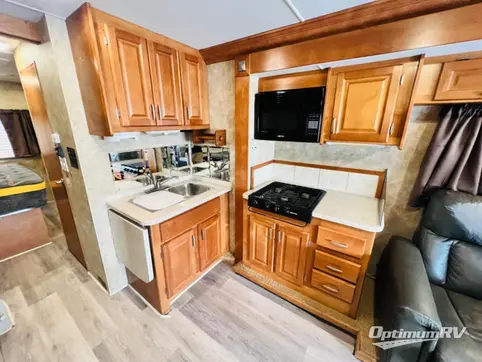 2010 Gulf Stream Sun Voyager - Gas 30T RV Photo 3