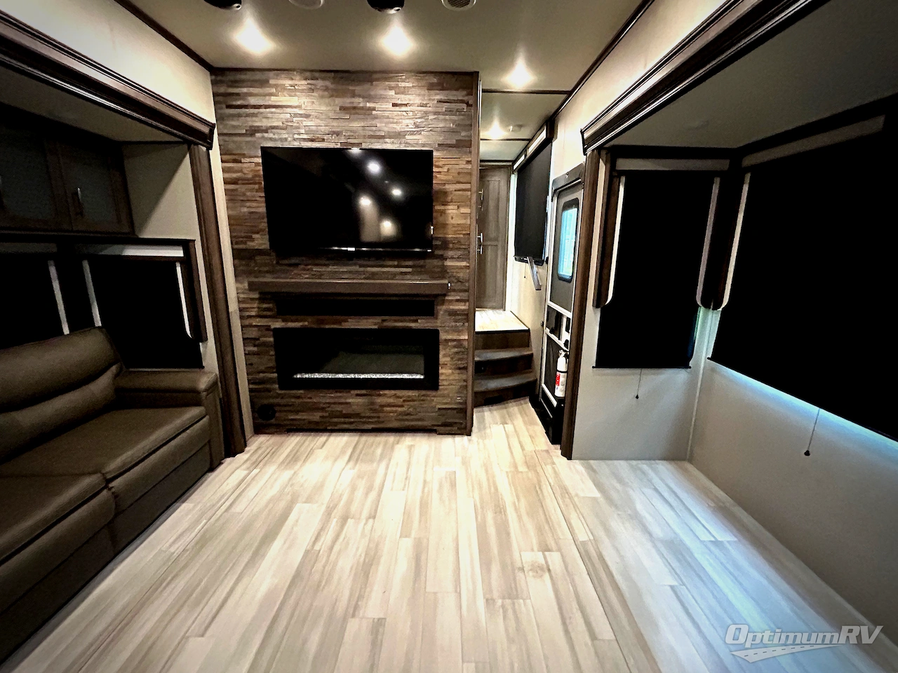 2022 Grand Design Solitude 390RK Photo 5