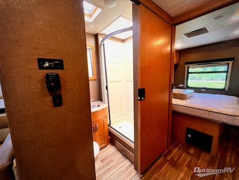 2017 Thor ACE 29.3 RV Photo 4