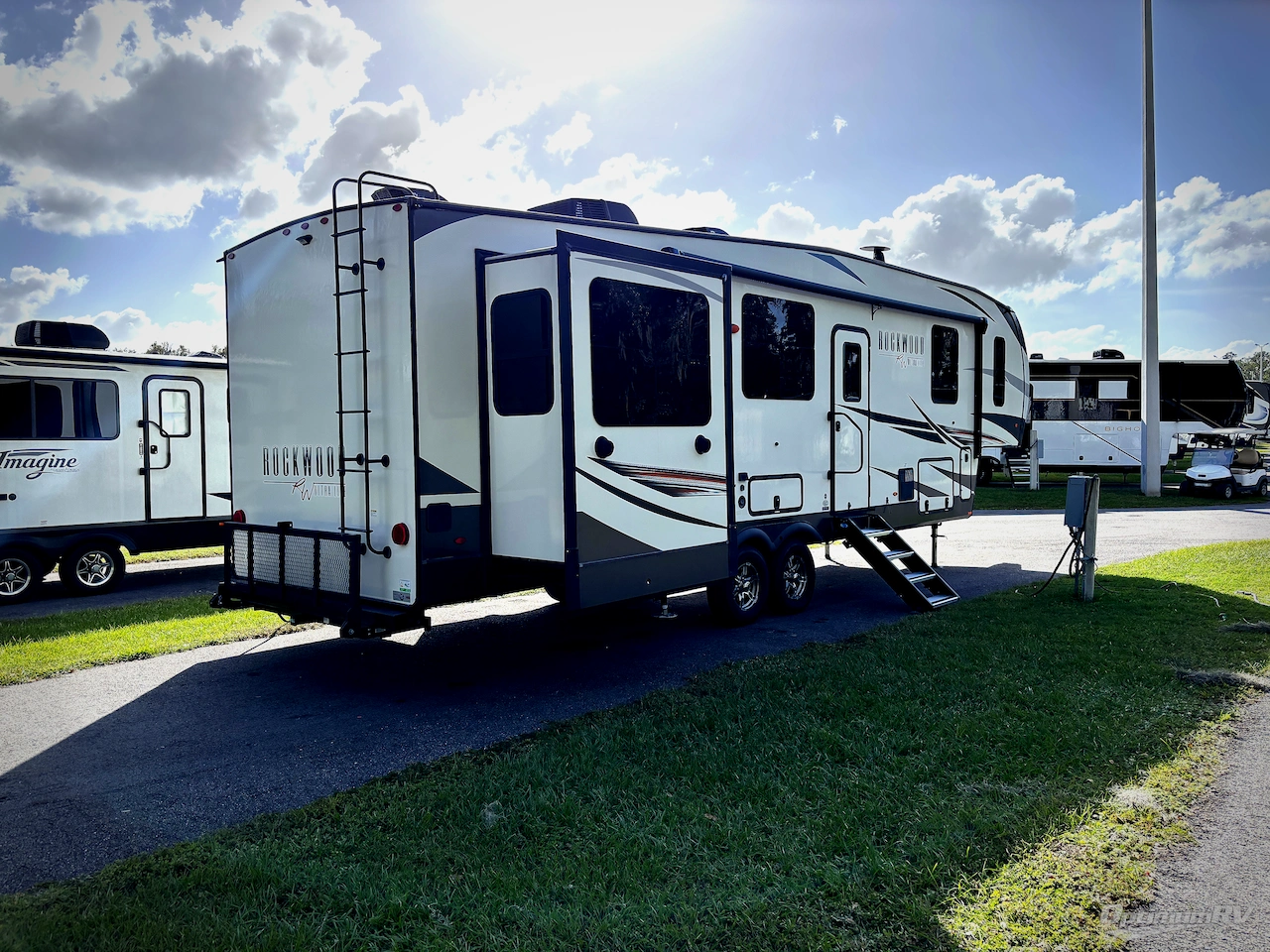 2022 Forest River Rockwood Ultra Lite 2898BS Photo 2