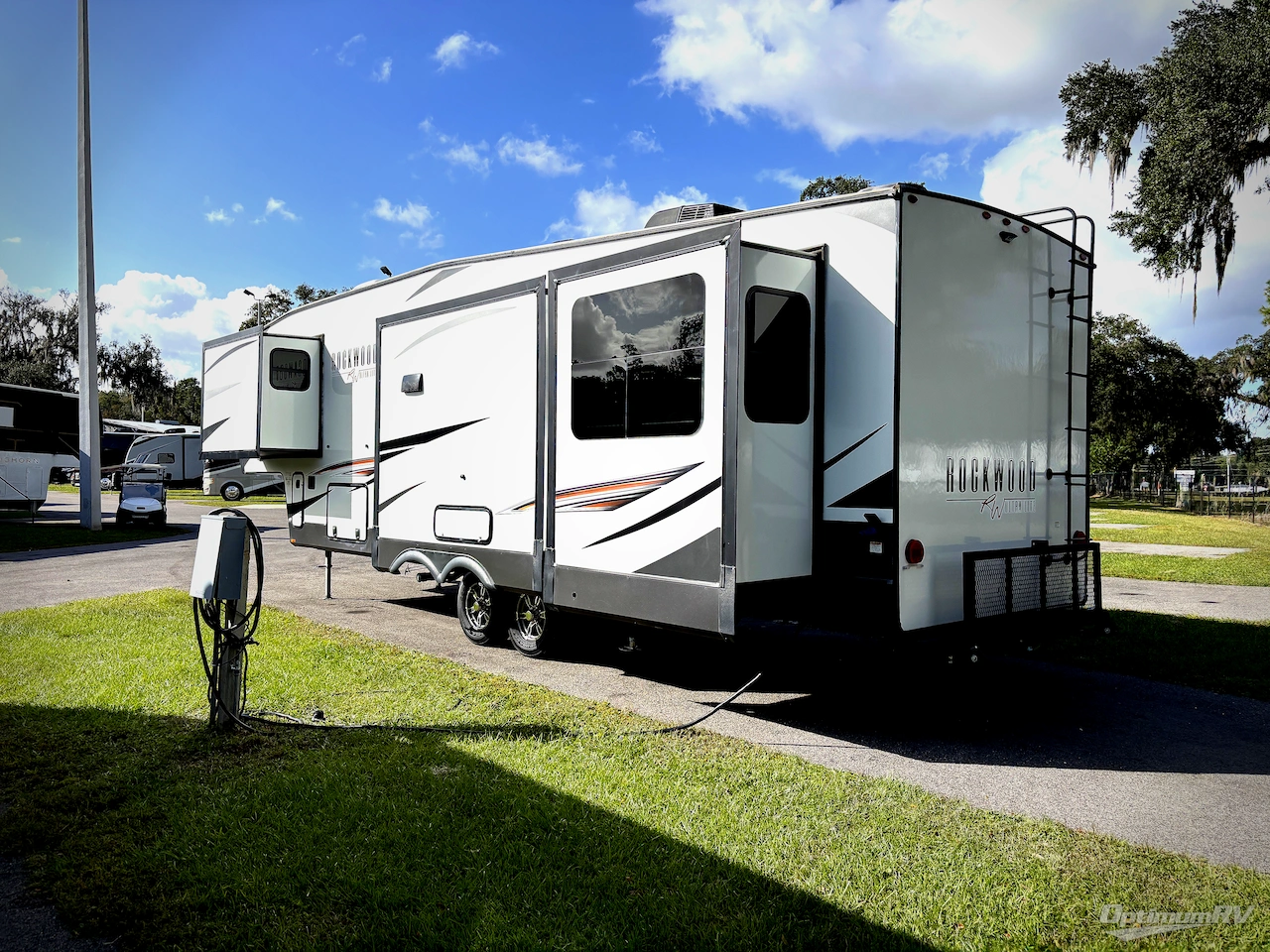 2022 Forest River Rockwood Ultra Lite 2898BS Photo 3