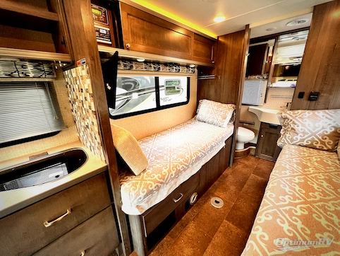 2017 Winnebago Fuse 23A RV Photo 4