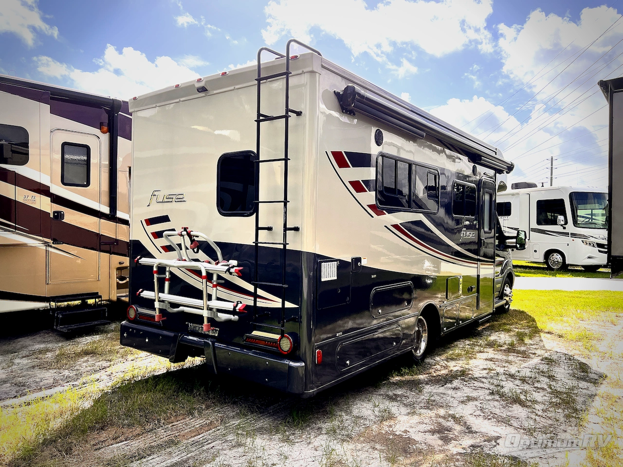 2017 Winnebago Fuse 23A Photo 3