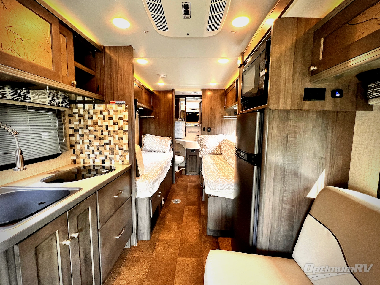 2017 Winnebago Fuse 23A Photo 4