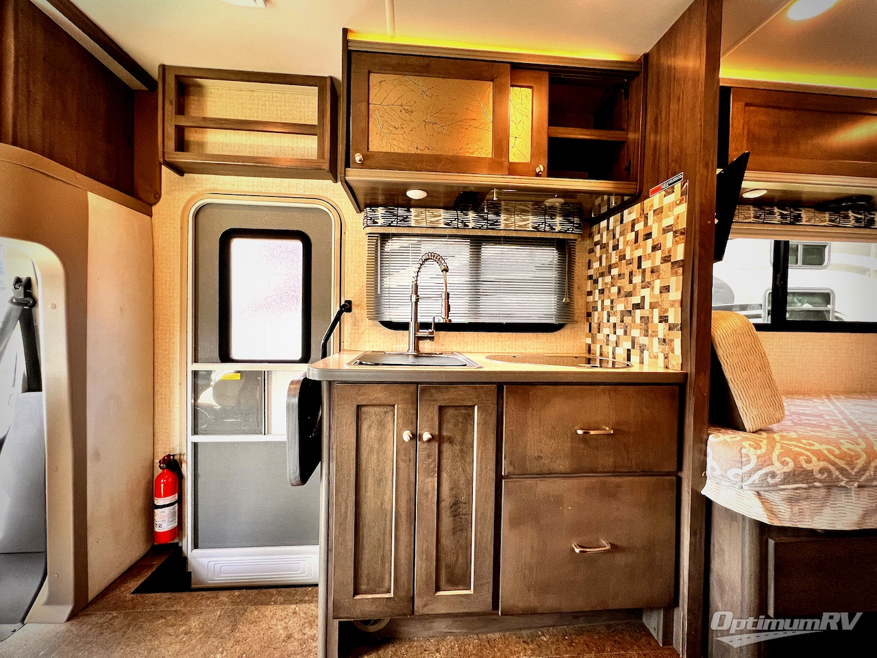 2017 Winnebago Fuse 23A Photo 10