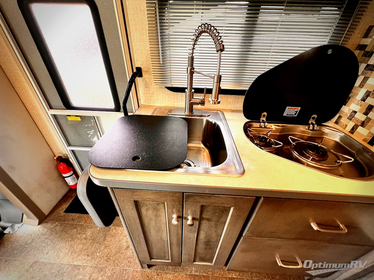 2017 Winnebago Fuse 23A Photo 11