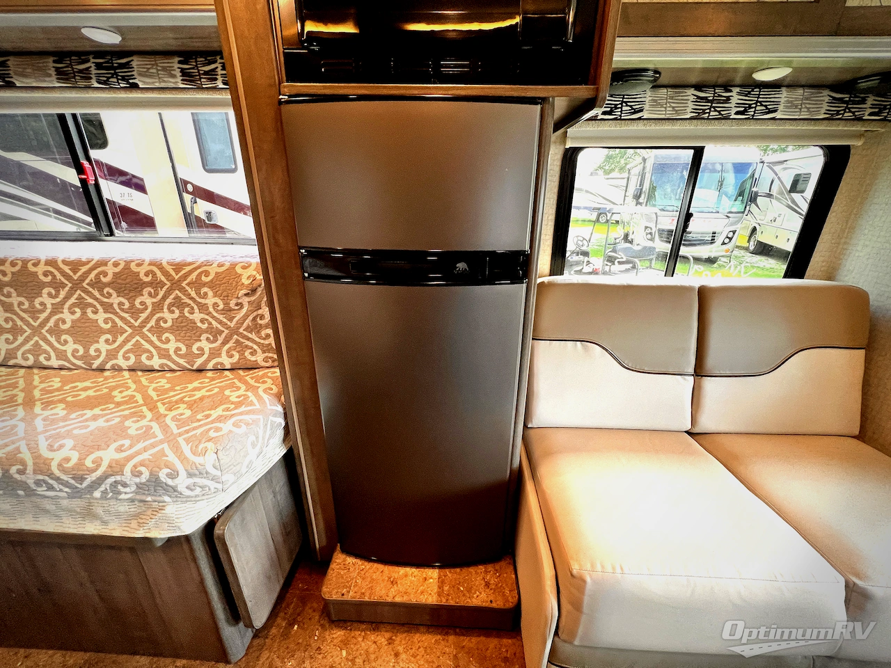 2017 Winnebago Fuse 23A Photo 13