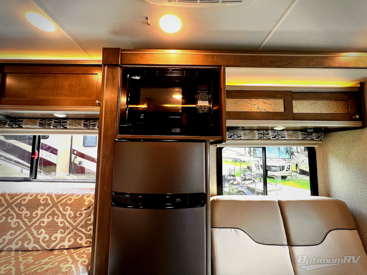 2017 Winnebago Fuse 23A Photo 14