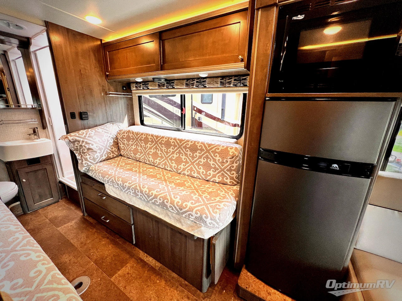 2017 Winnebago Fuse 23A Photo 15