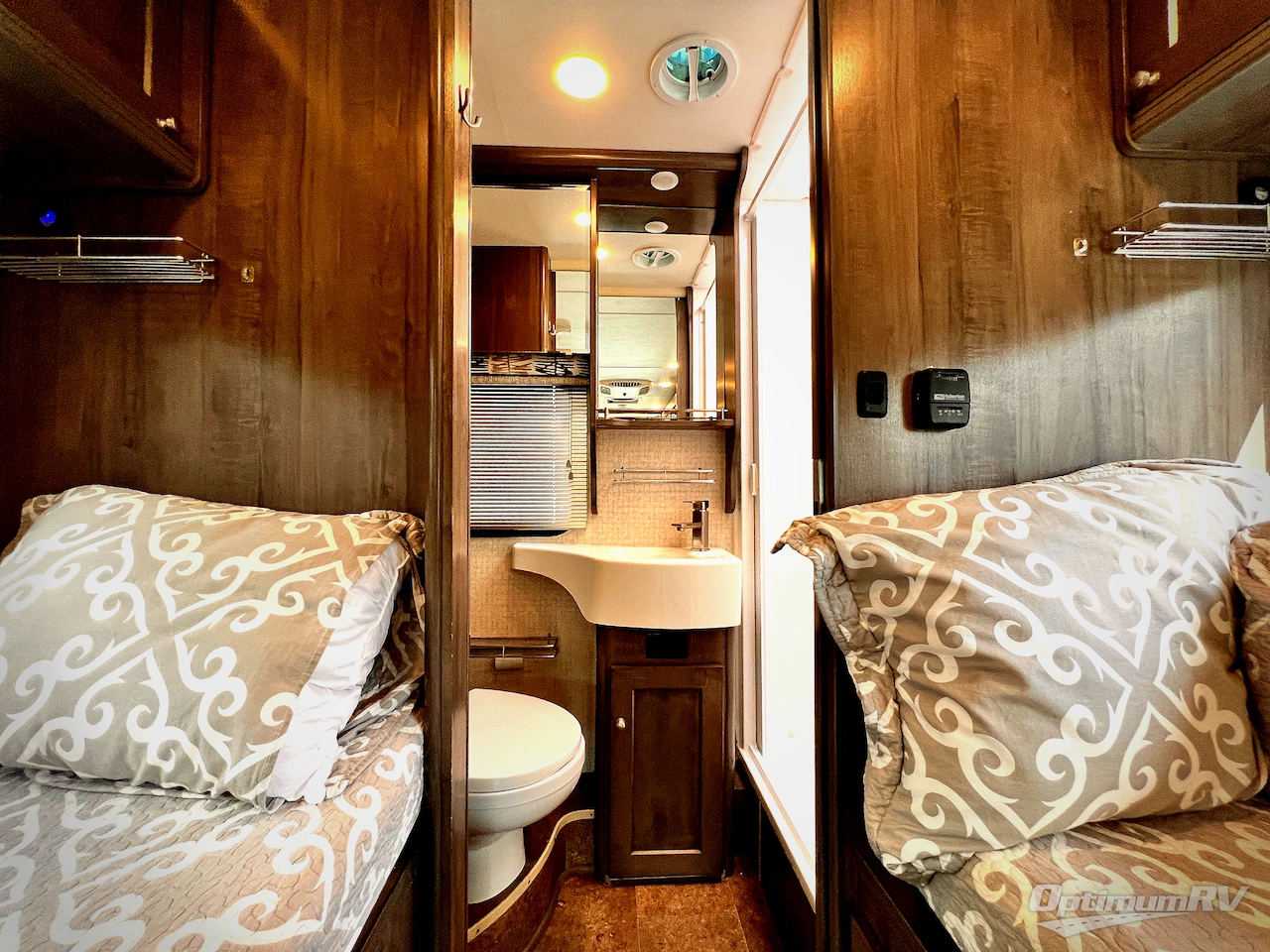 2017 Winnebago Fuse 23A Photo 17