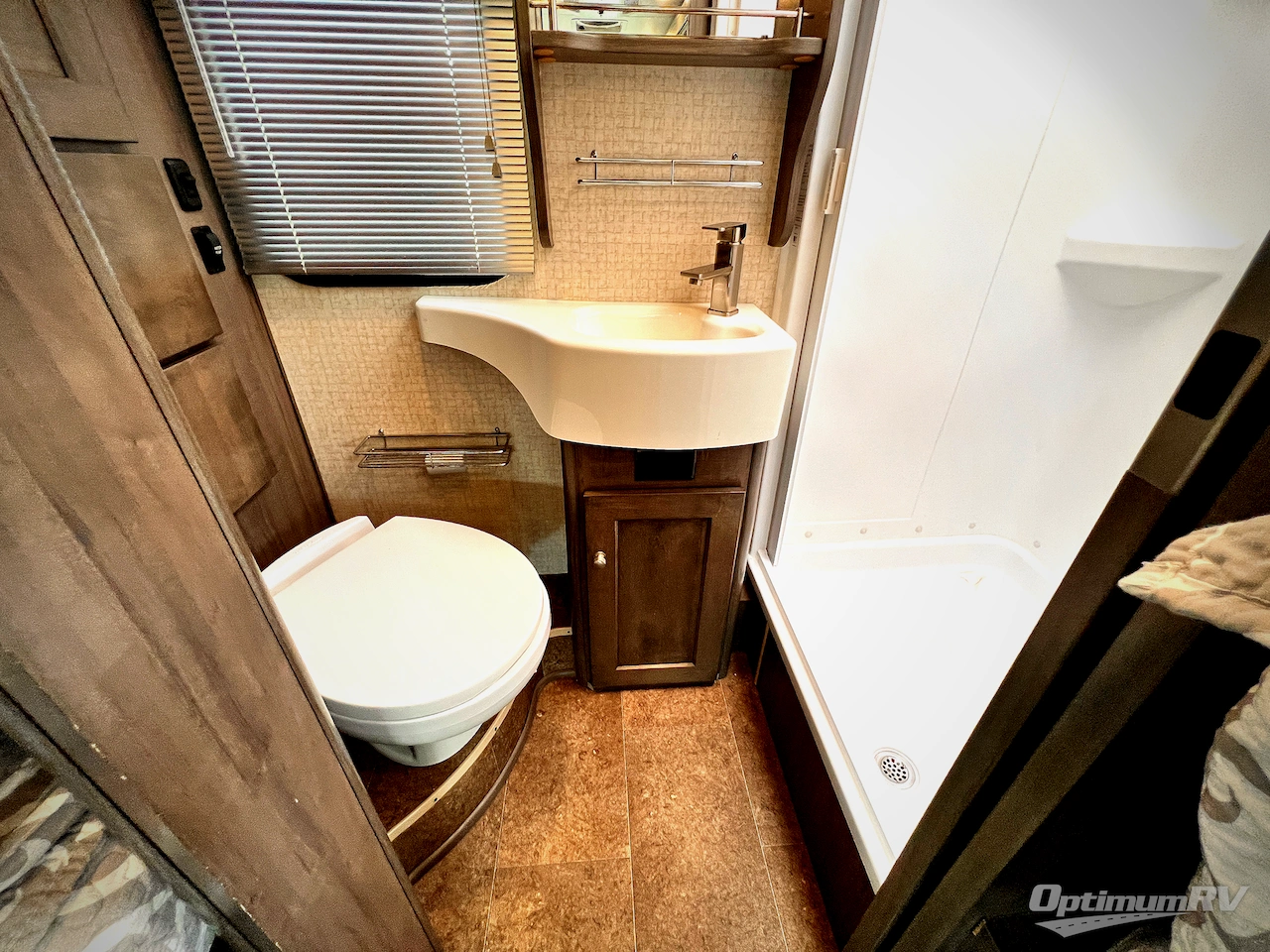 2017 Winnebago Fuse 23A Photo 18