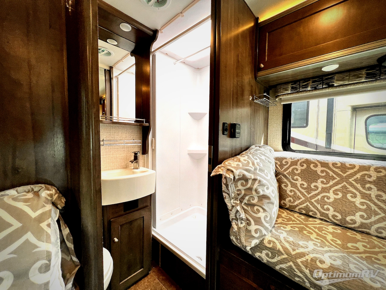 2017 Winnebago Fuse 23A Photo 19